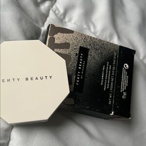 Fenty Beauty Highlighter in White